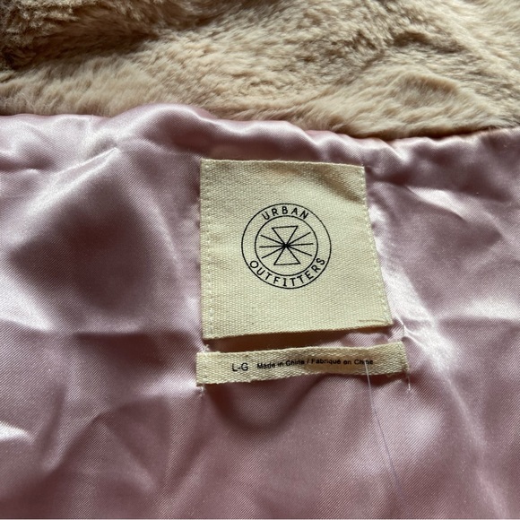 NWT Urban Outfitters Creme Faux Fur Full-Zip Jacket Size L - Picture 4 of 12